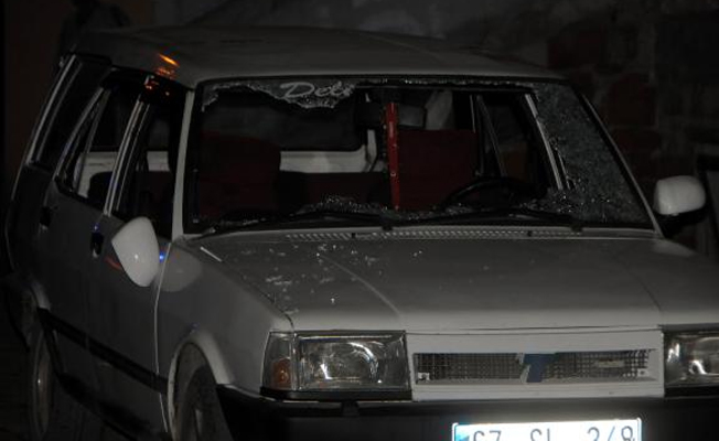 Kına dönüşü otomobil tarandı: 3 ölü, 1 yaralı