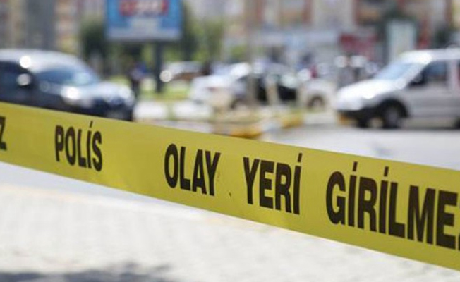 Bıçaklayıp hastane bahçesine attılar