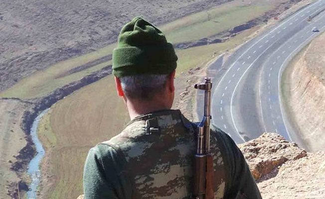 Operasyonda patlayıcıya basan korucu hayatını kaybetti