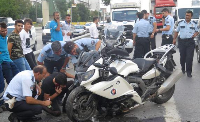 Kartal'da motorsikletli polis kaza yaptı