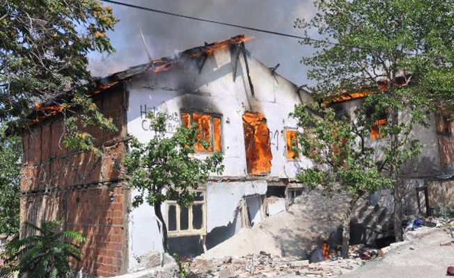 Aynı mahallede ikinci yangın: 4 kişiyi itfaiye kurtardı