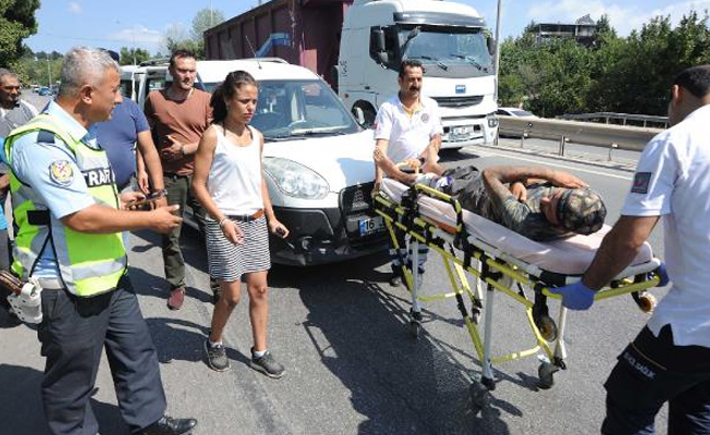 Ticari araç motosiklete çarptı: 2 yaralı!