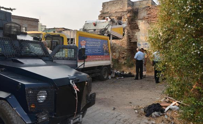 Çöp kamyonundaki patlamada 2 işçi yaralandı!