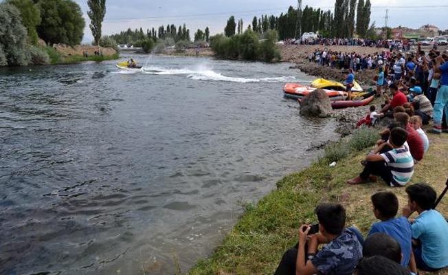 Patlıcan Festivali'nde rafting ve jet ski gösterisi!