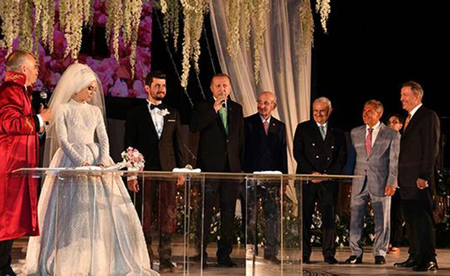 Cumhurbaşkanı Erdoğan Bakan Zeybekci'nin kızının nikah şahidi oldu, 4 çocuk istedi