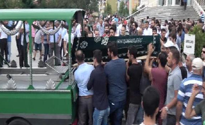 Trafik kazasında ölen çift son yolculuğunu uğurlandı