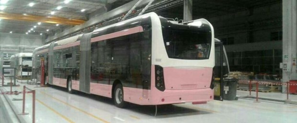 Pembe trambüs hizmete giriyor!