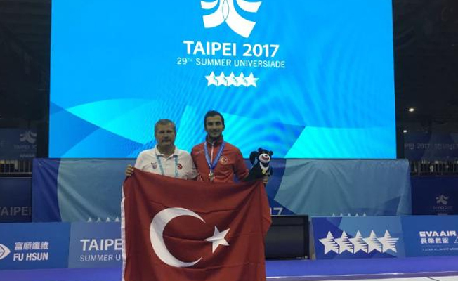Milli eskrimci Enver Yıldırım gümüş madalya kazandı!