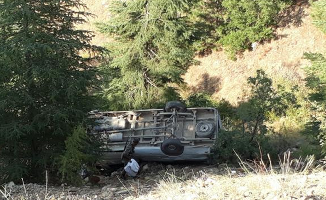 Minibüs şarampole yuvarlandı: 1 ölü, 13 yaralı