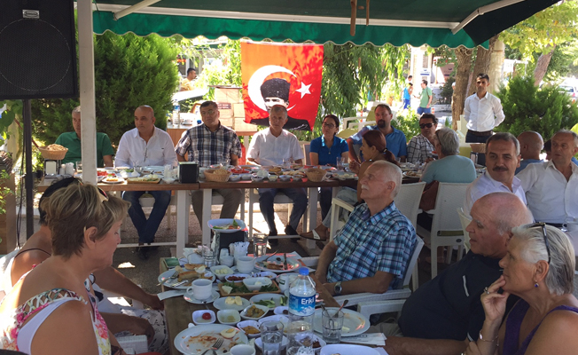 Rumeli ve Balkan Göçmenleri kahvaltıda buluştu