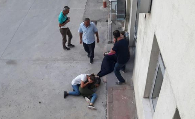 Çim biçme makinesine benzin koyarken yanan genç öldü