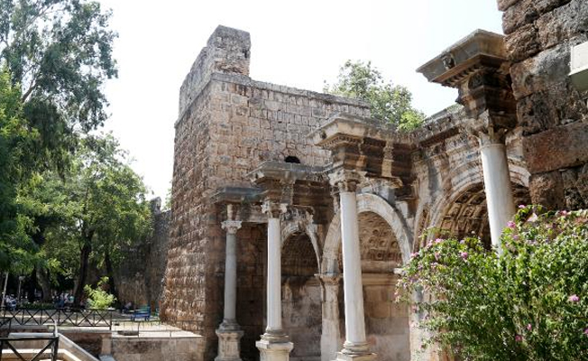 Kaleiçi'nin tarihi surları restore edilecek
