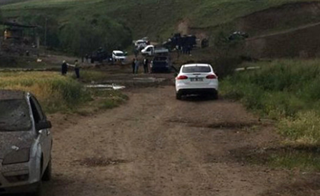 Van'da bomba yüklü araç son anda engellendi; 2 PKK'lı öldü