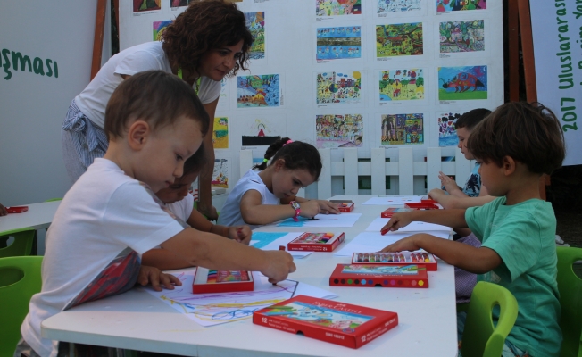 Pınar, İzmirli minik ressamları ağırlıyor
