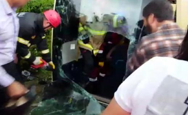 Zonguldak'ta midibüs devrildi: 2 yaralı