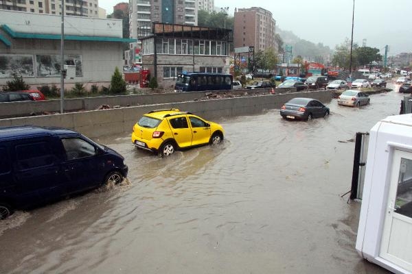 Zonguldak, sağanak yağmura teslim oldu!