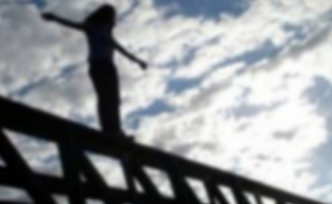 Rezidans inşaatının 25'inci katından ölüme atladı