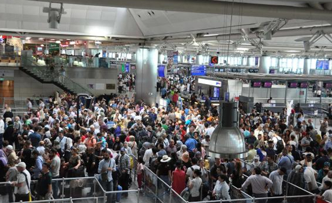 Atatürk Havalimanı'nda tatil yoğunluğu başladı