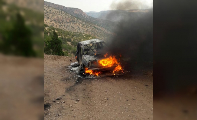 Ralli pilotları patlayan araçtan son anda kurtuldu