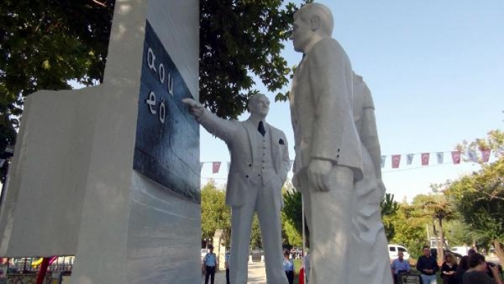 Atatürk'e minnet: Harf İnkılabı'nın 89'uncu yılı kutlandı