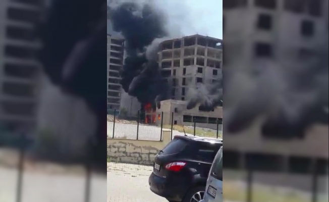 8 katlı inşaatta korkutan yangın!