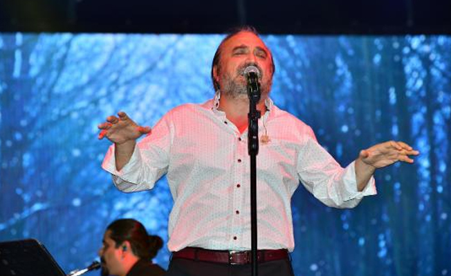 Volkan Konak, İzmir Marşı ile karşılandı