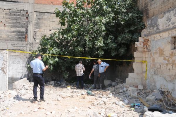 Suriyeli aile toprağa 7 aylık cenin gömmüş!