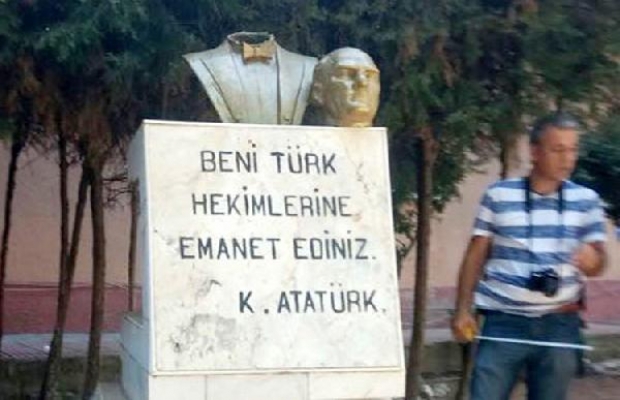 Atatürk büstüne çirkin saldırı!