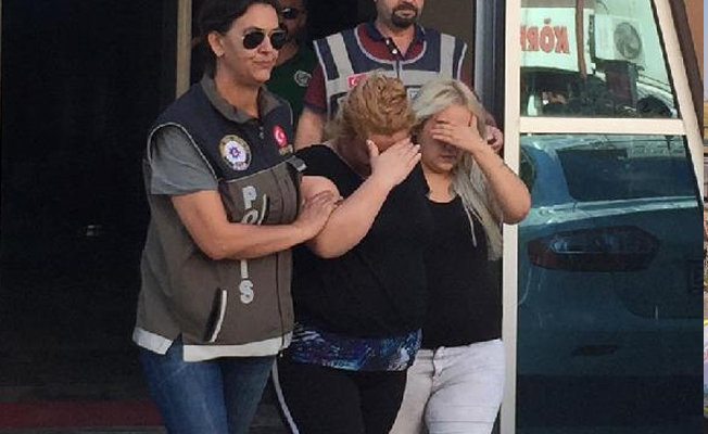 Fuhuş için evlerine gelen erkeklerin paralarını gasp ettiler