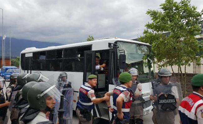 Düzce'de grev yapan 20 işçi gözaltına alındı!