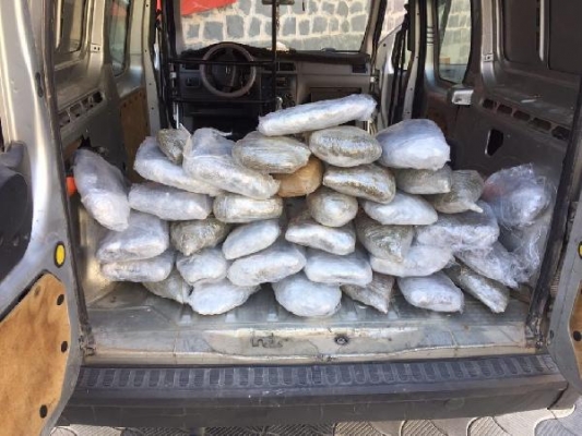 Otomobilde bulunan 33 kilo esrara tutuklama