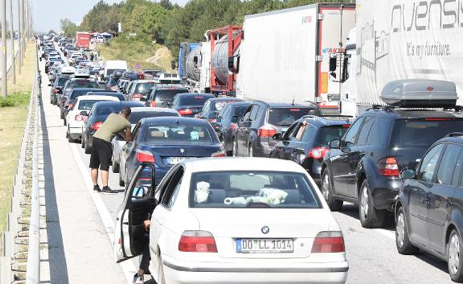 Kapıkule'de gurbetçilerin dönüşü: 7 kilometrelik kuyruk oluştu!