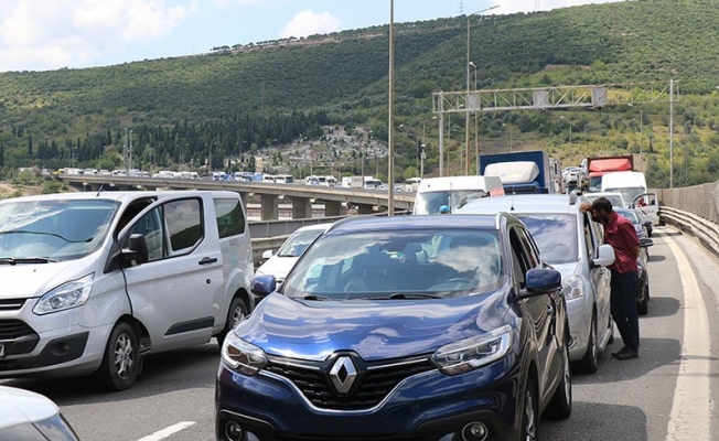 Bayram yolunda ilk kaza TEM’i felç etti!