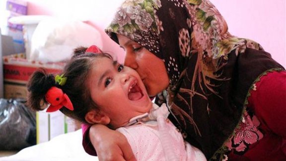 Doktorlar 2.5 yıl ömür biçmişti! Sevgisiyle yaşattı