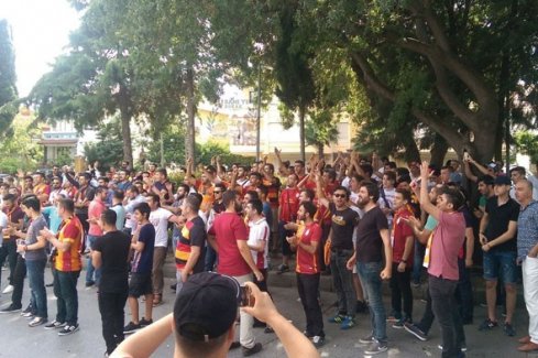 Florya'ya taraftar baskını!