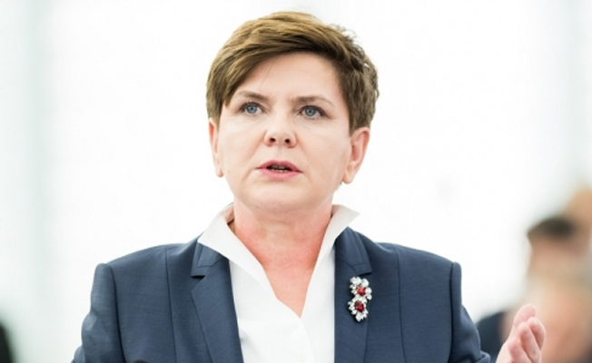 Polonya Başbakanı Szydlo'dan Macron'a sert sözler!