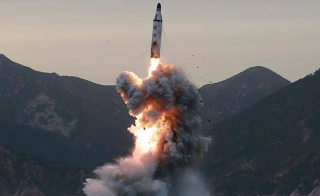 Kuzey Kore, Japon Denizi'ne balistik füze fırlattı