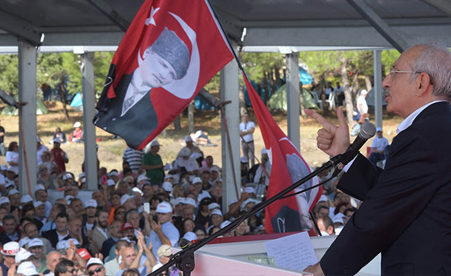 On binler 'Hak, hukuk, adalet' sloganlarıyla meydanda