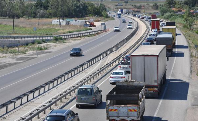 Bursa-İzmir yolunda tatil kuyruğu
