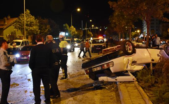 Otomobil, yayaya çarpıp, takla attı: 1 ölü, 3 yaralı