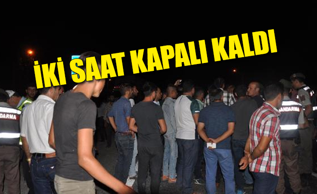 Artık yeter dediler... Karayolunu trafiğe kapattılar