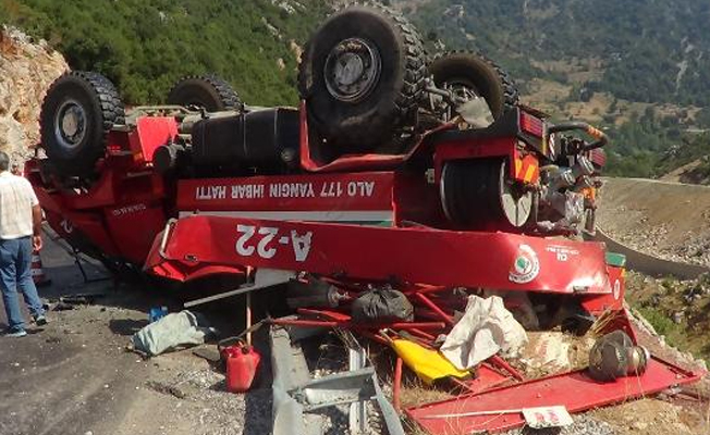 Yangına müdahaleye giden arazöz takla attı: 3 yaralı