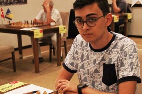 18 yaşında 'büyük usta' oldu