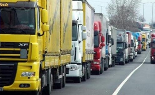 Kapıkule'de 17 kilometrelik TIR kuyruğu