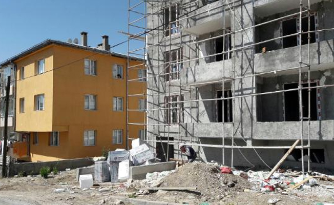 İnşaatın 3'üncü katından düşen işçi öldü