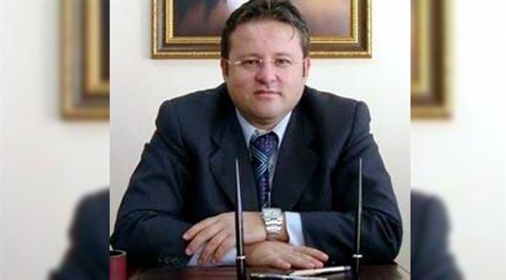 Vali yardımcısı kendini yaraladı