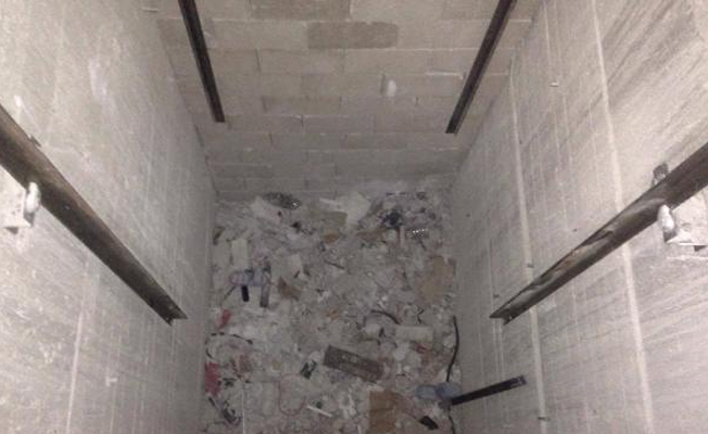 Beşinci kattan asansör boşluğuna düşen işçi öldü