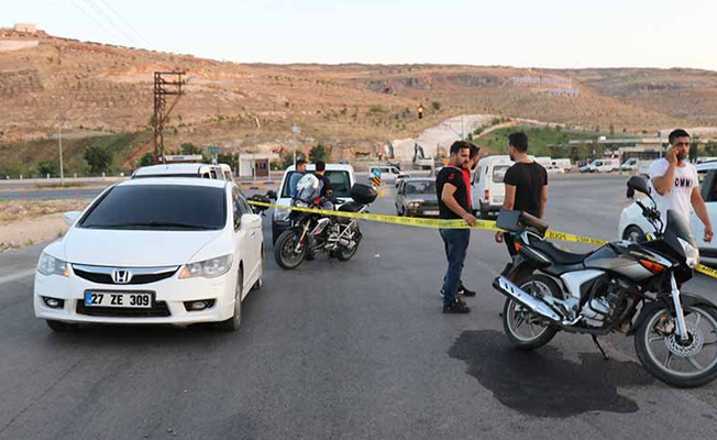 Dur ihtarına uymayan otomobilden ateş açıldı: 1 polis yaralı