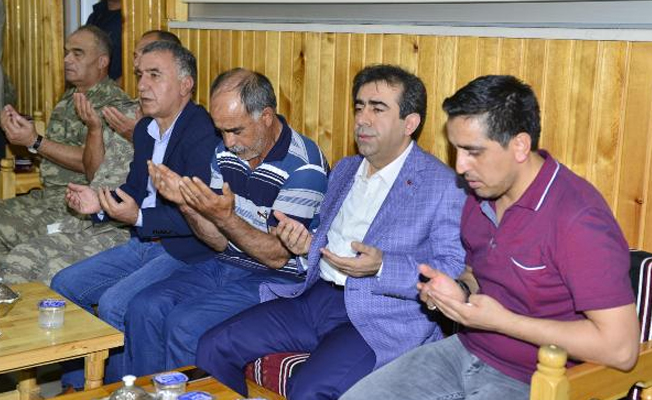 Validen şehit ailesine taziye ziyareti