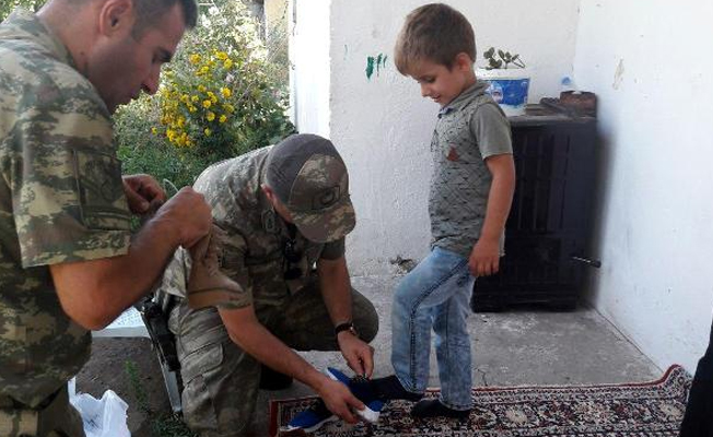 Jandarmadan çocuklara kıyafet, sürücülere uyarı
